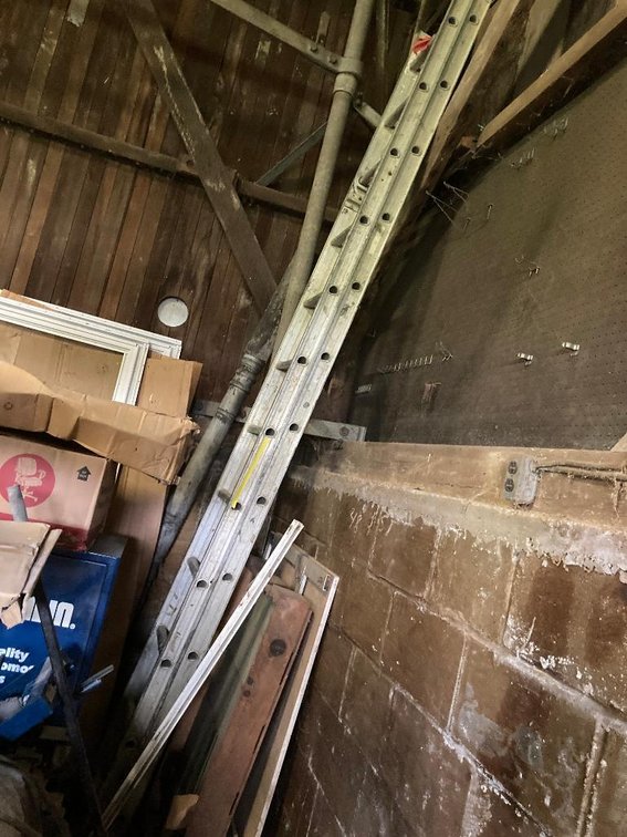 Aluminum extension ladder