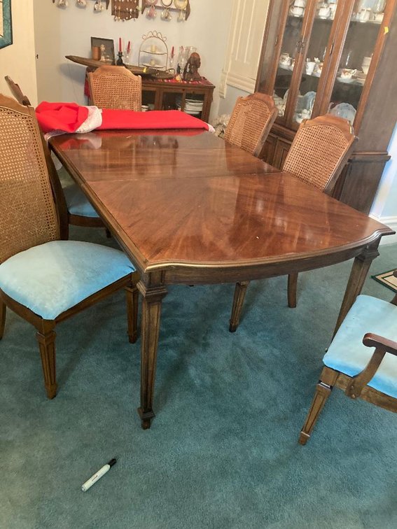 Dining room table 41" x 60" x 29" with 1 leaf & 6 chairs