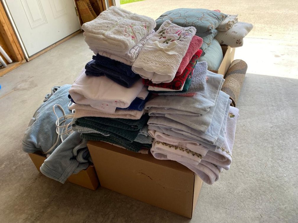 Lot towels & electric blankets