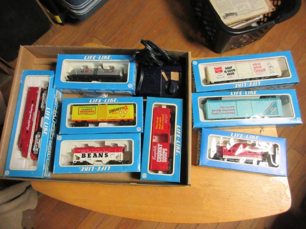 Model train cars