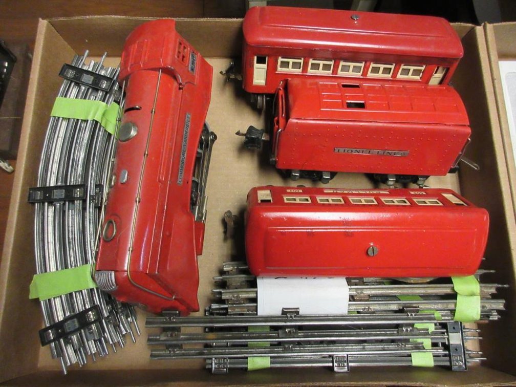 Lionel Commodore Vanderbilt train set engine #264-E, Tender 265W, 2 Pullman cabooses both #603