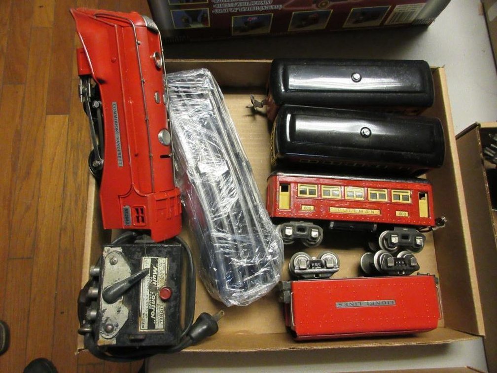 Lionel train w/ Pullman 603 passenger car, Observation 604 caboose, Commodore Vanderbilt engine # 264-E, Lionel Tender 265W, Pullman passenger car 603, set of track & a Lionel multi-control transformer