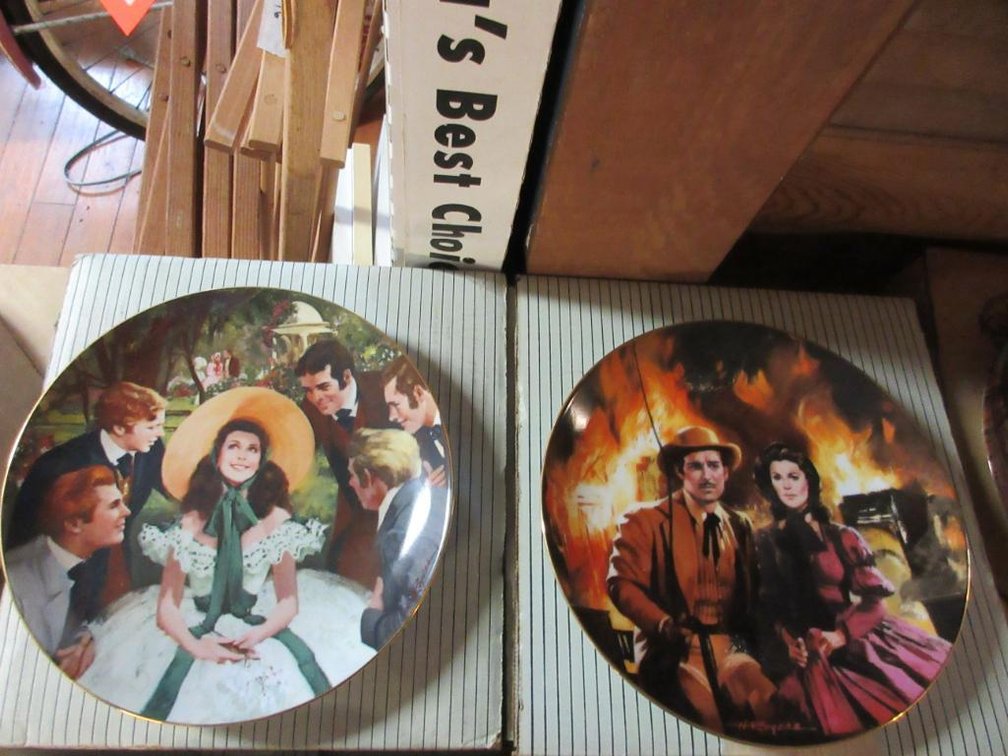 4 Collector Series plates