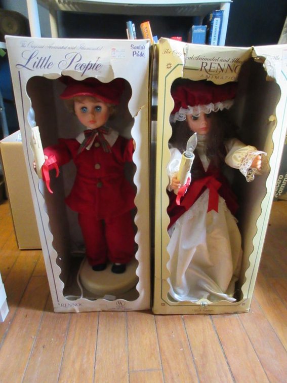 Santa's Pride Little People in box - electric animation figurines