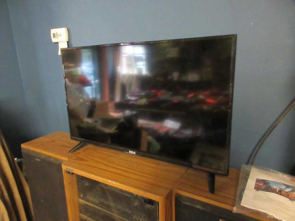 RCA 32" HD LED TV w/ remote