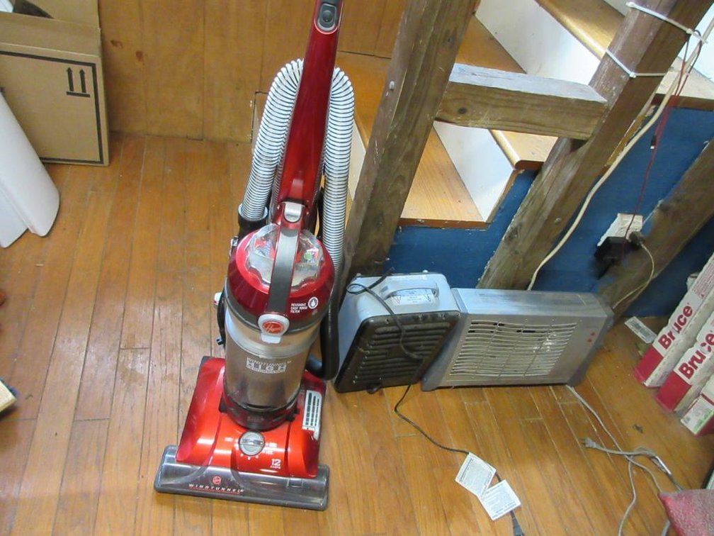 Hoover Wind Tunnel high performance vacuum & 2 heaters