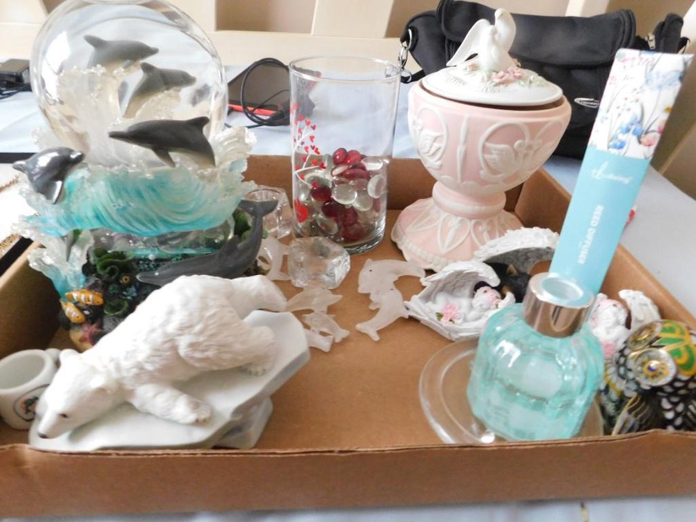 Music boxes & other decorative items
