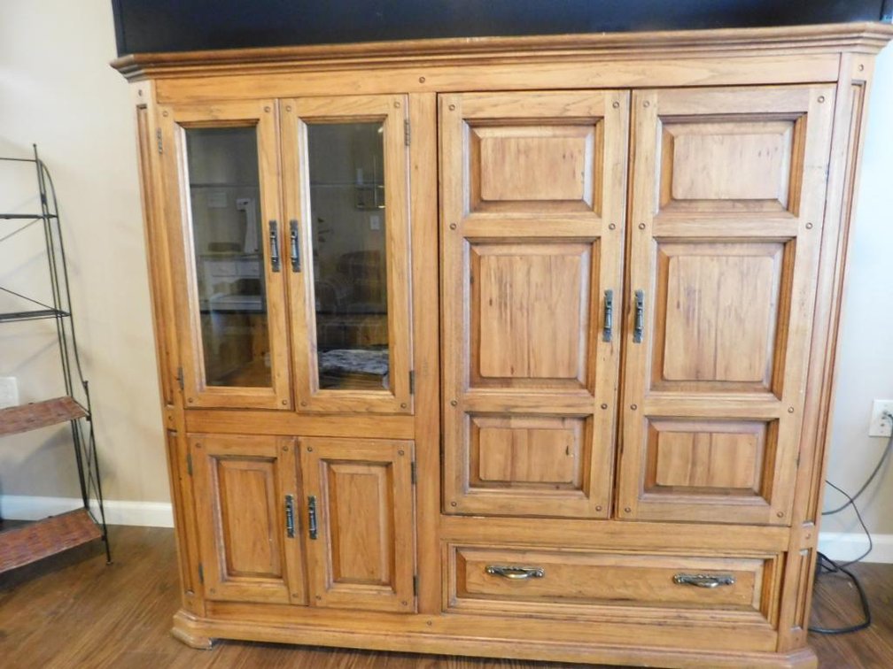 Entertainment center