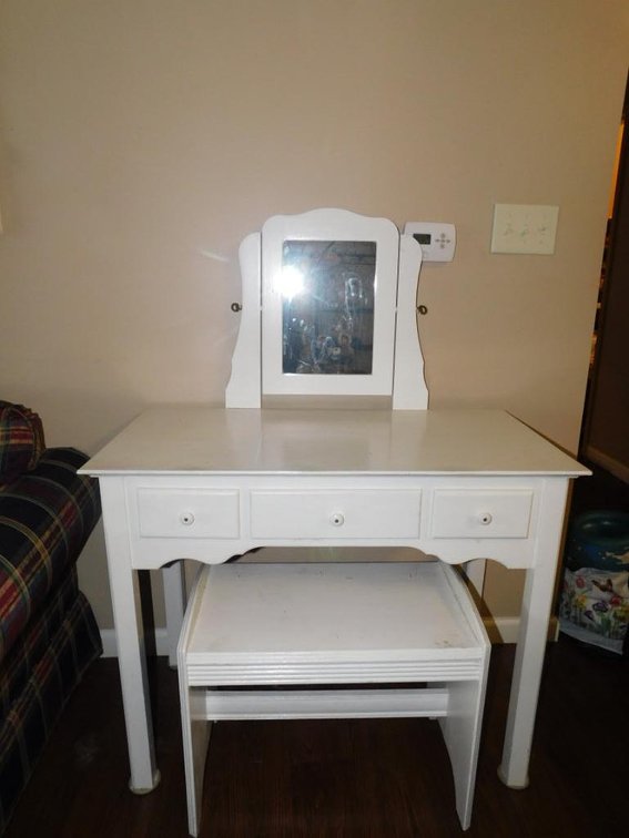 Vanity w/ stool