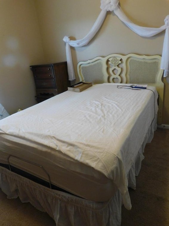 Easy Rest adjustable sleep bed w/ headboard
