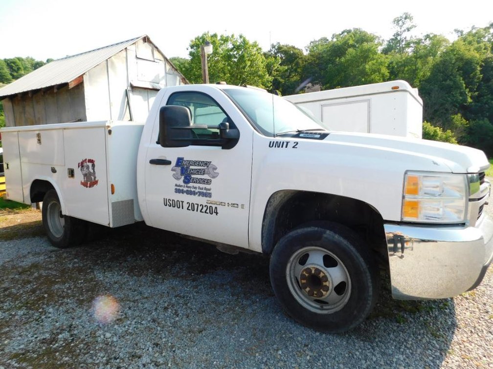 2009 Chevrolet 3500HD w/Reading Classic II bed w/tool boxes including keys for tool boxes