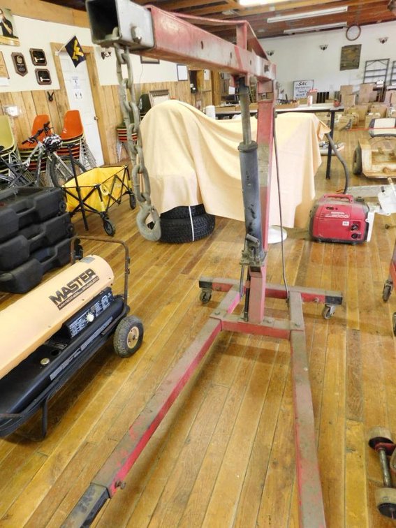 2-Ton max load engine hoist