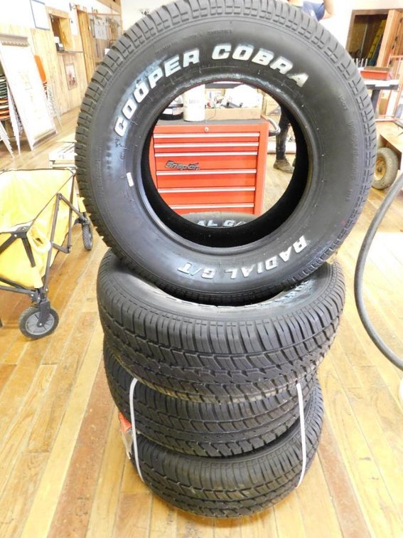 Set of 4 new Cooper Cobra radial GT tires