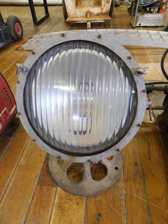 S&M Lamp Co. flood light