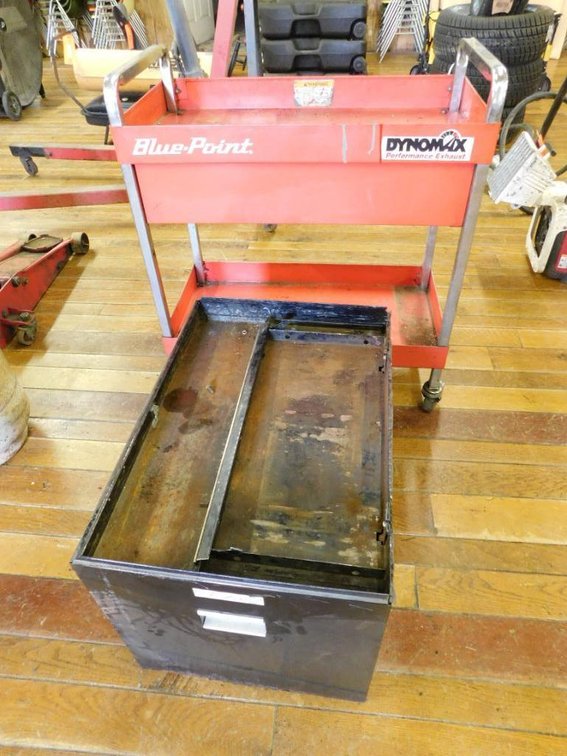 Blue Point tool cart & ball bearing grip latch tool box