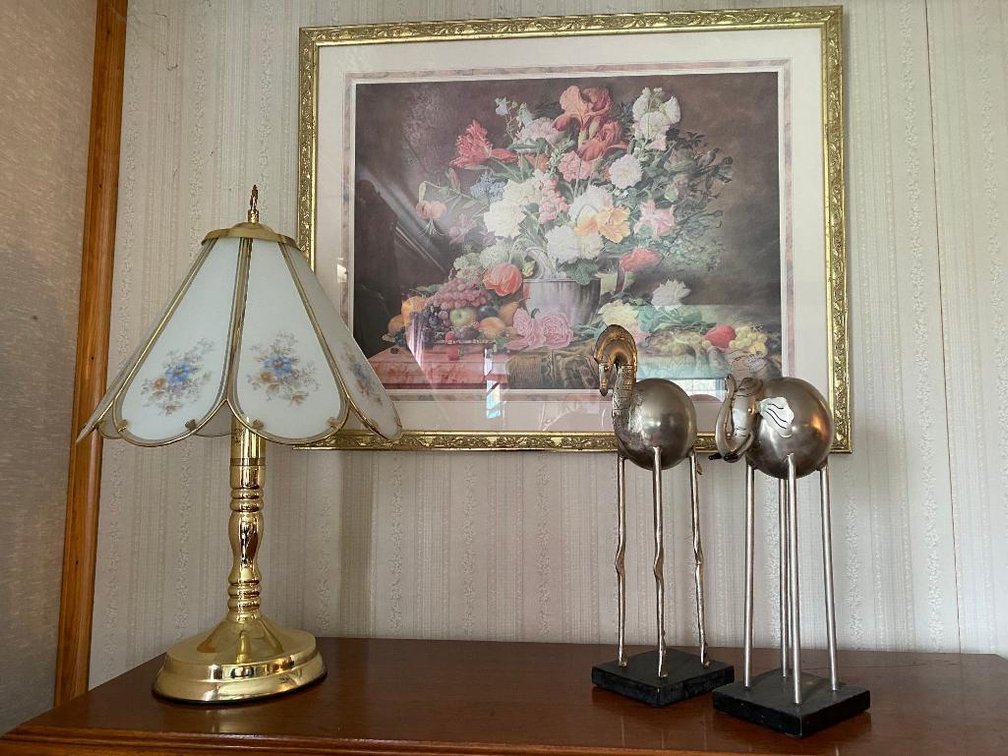 Lot decorator: print, touch lamp, 2 horses