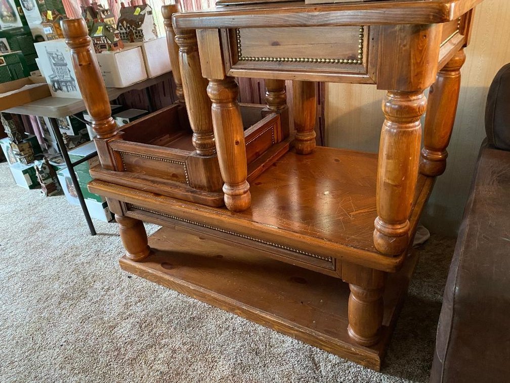Modern lift top coffee table and 2 matching end tables