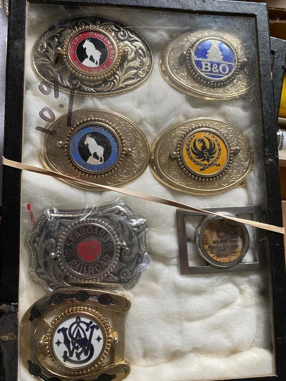 Lot 7 metal belt buckles