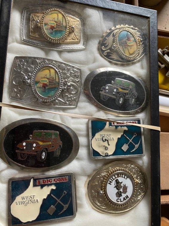 Lot 8 metal belt buckles