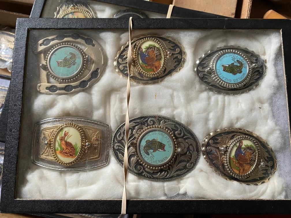 Lot 6 metal belt buckles