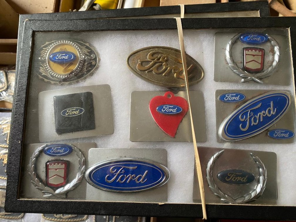 Lot 9 metal belt buckles