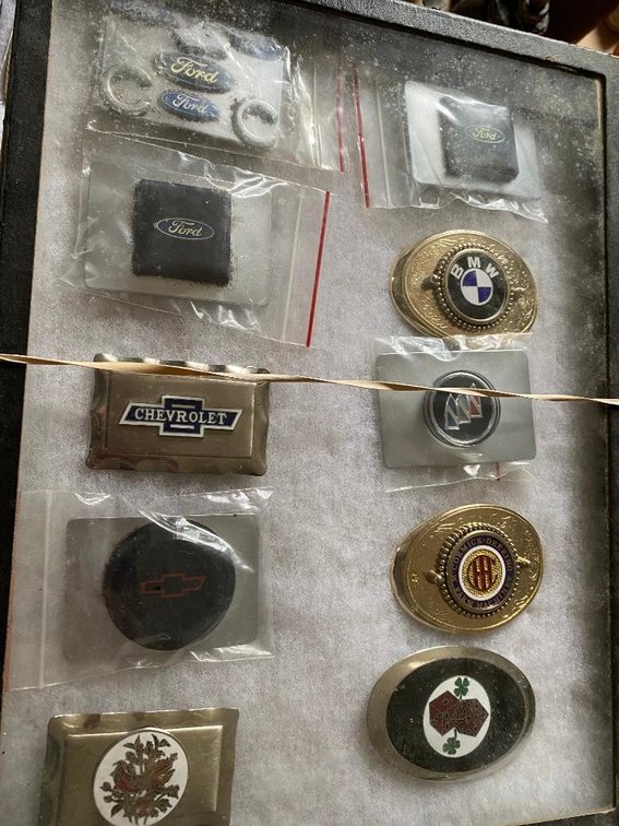 Lot 10 metal belt buckles