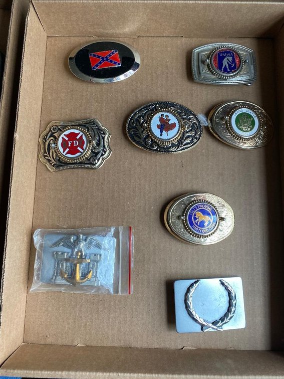 Lot 8 metal belt buckles