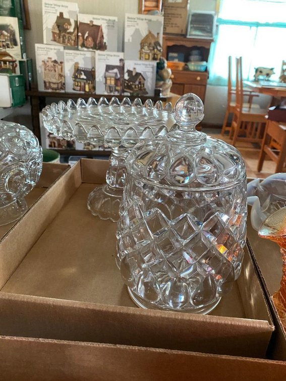 Lot clear glass: compote & covered jar