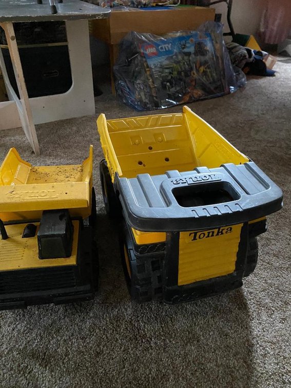 Lot 2 Tonka trucks, plastic & metal
