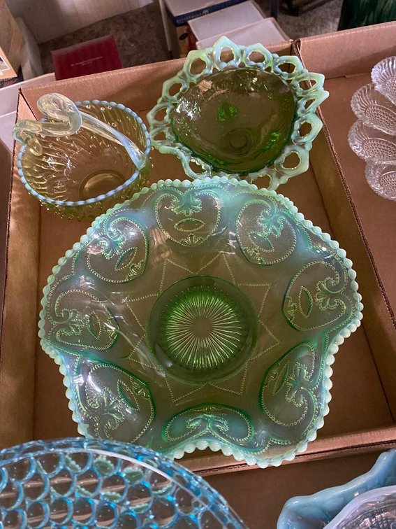 Lot antique glass: bowl, handled basket, etc