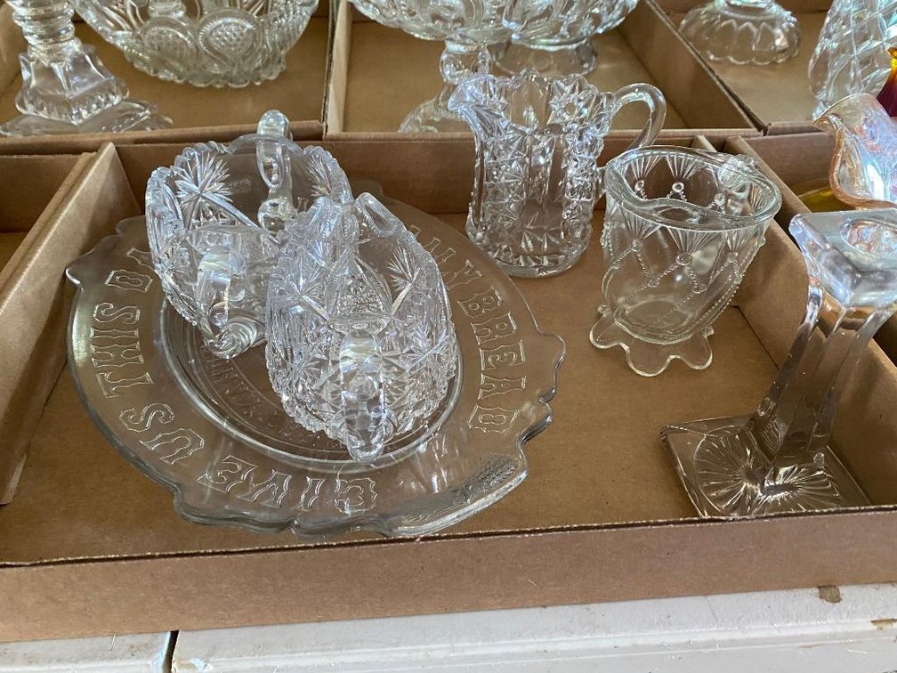 Lot clear glass: Bread tray, creamer, sugar, etc