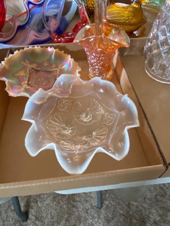 Lot antique glass: carnival bowls, etc