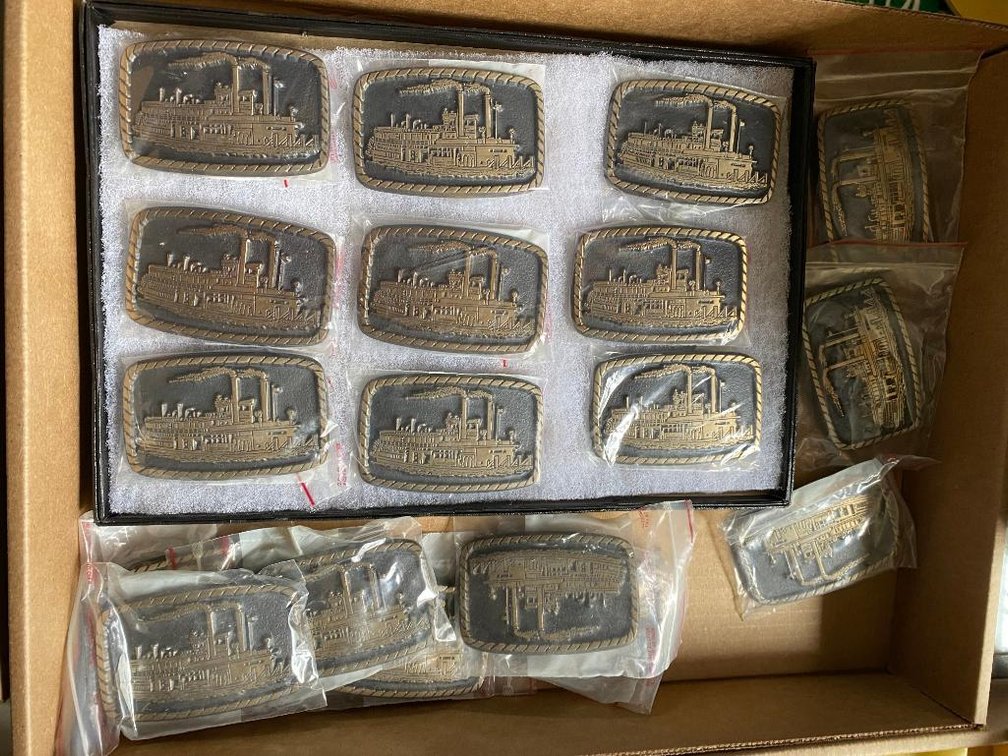 Lot Riverboat metal belt buckles
