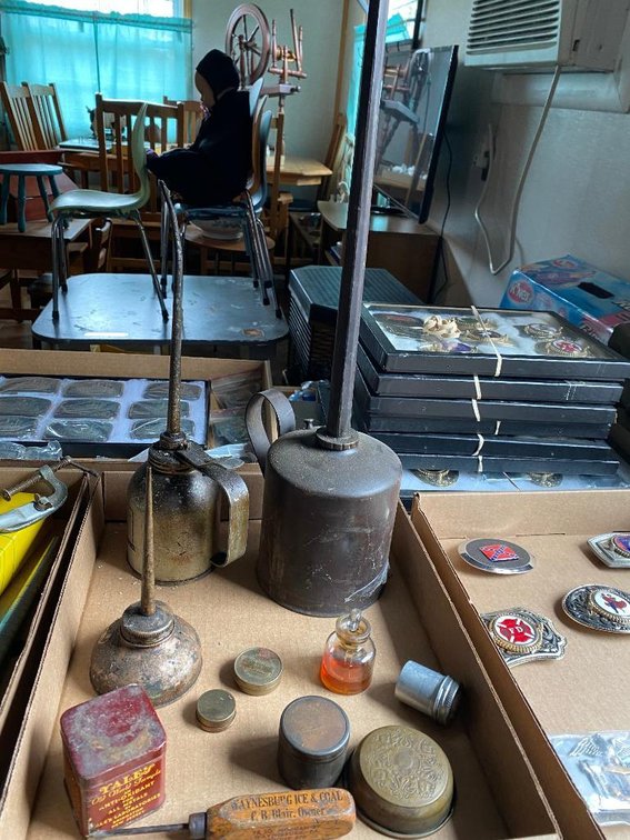 Lot oilers and tins