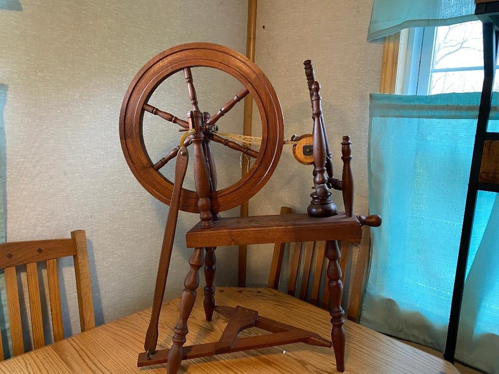 Handmade table top spinning wheel