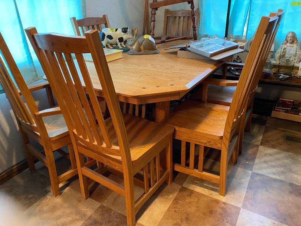Modern heavy wood dining table and 6 chairs, mission oak style