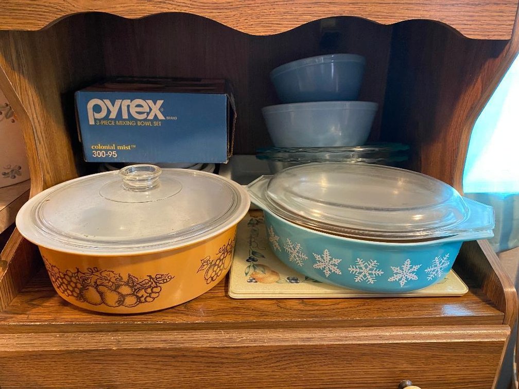 Lot Pyrex casseroles