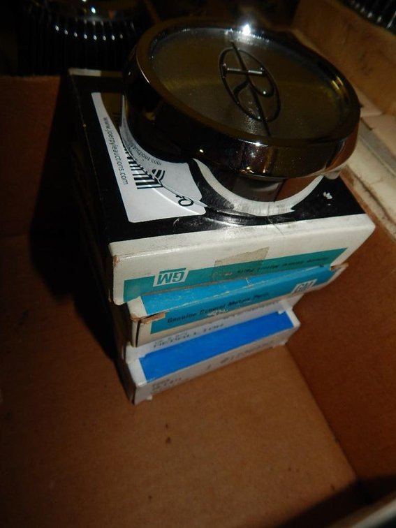 4 Riviera hub caps centers (new in box)