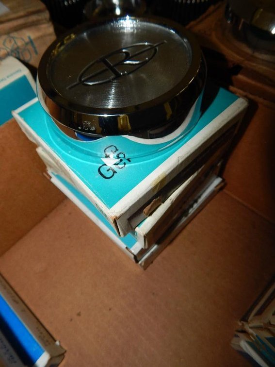 4 Riviera hub caps centers (new in box)
