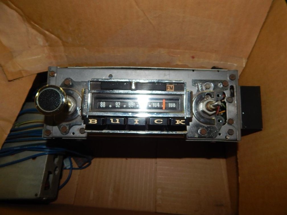 69 Riviera AM/FM radio w/ rear speaker wire