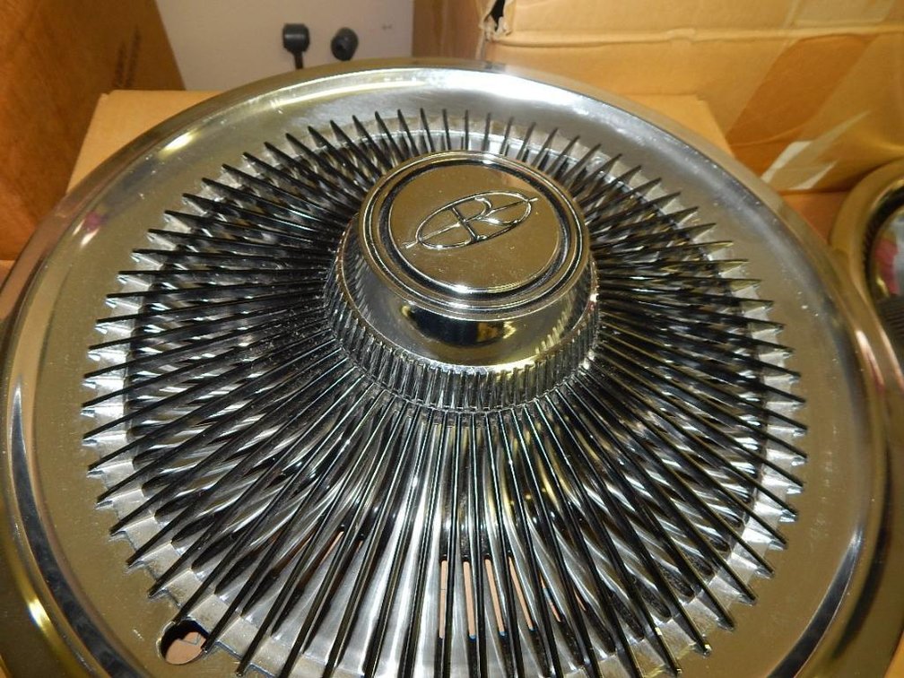 71-'72 Riviera super deluxe wheel covers (4)