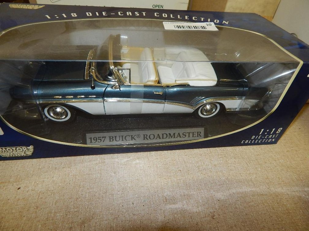Die cast Motor Max 1957 Buick Roadmast model car