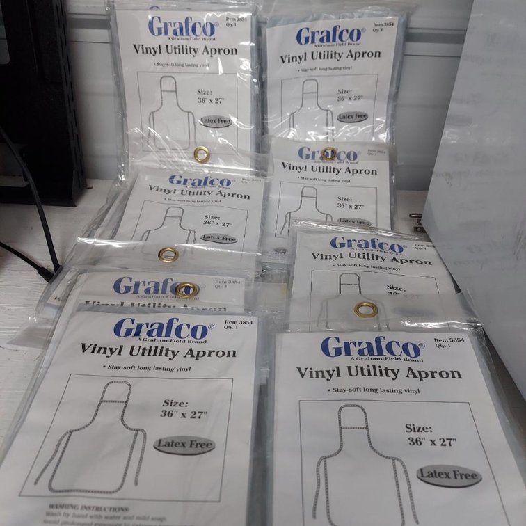 Lot of vinyl utility aprons (12)