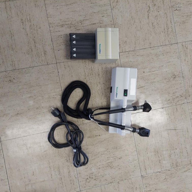 Welch Allyn ophthalmoscope set