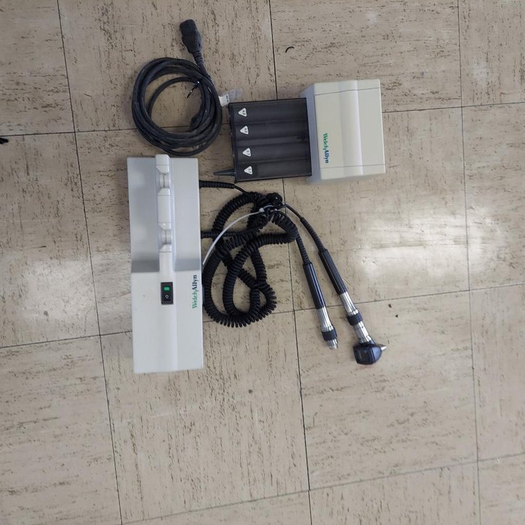 Welch Allyn ophthalmoscope set