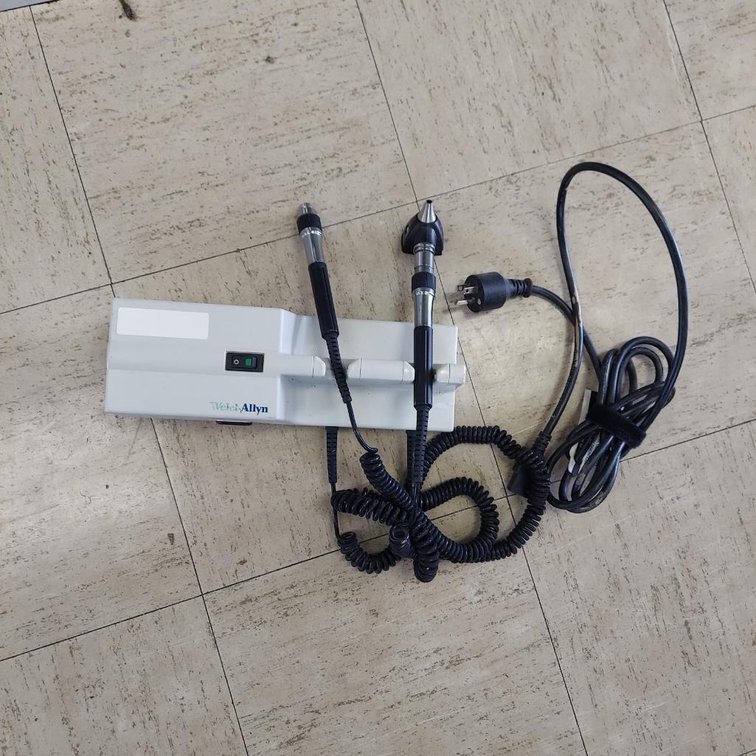 Welch Allyn ophthalmoscope set