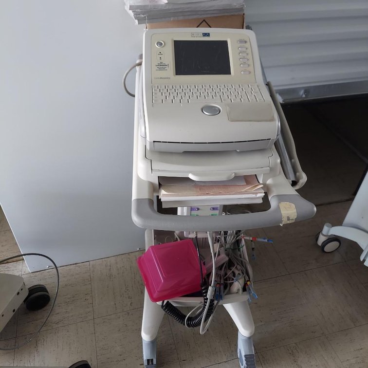 Cardio Dynamics Bioz Diagnostics & EKG machine w/accessories