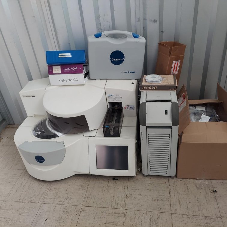 ABX Pentra 400 analyzer w/ accessories & manual