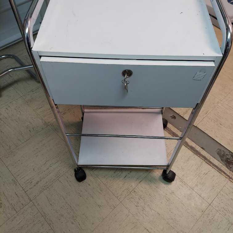 Lockable cart w/ wheels