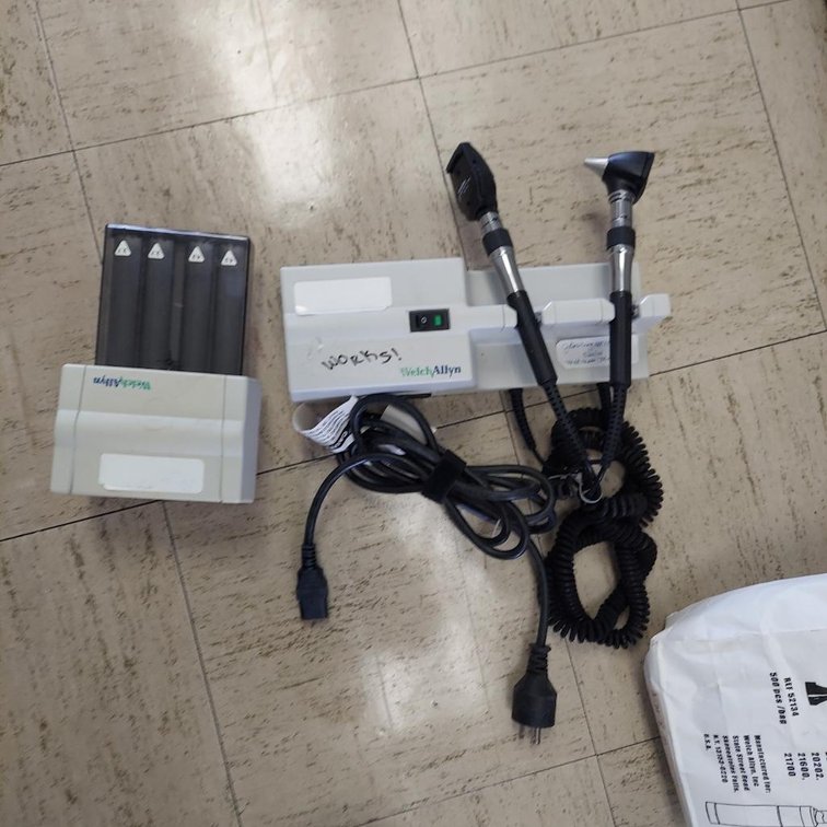 Welch Allyn ophthalmoscope set
